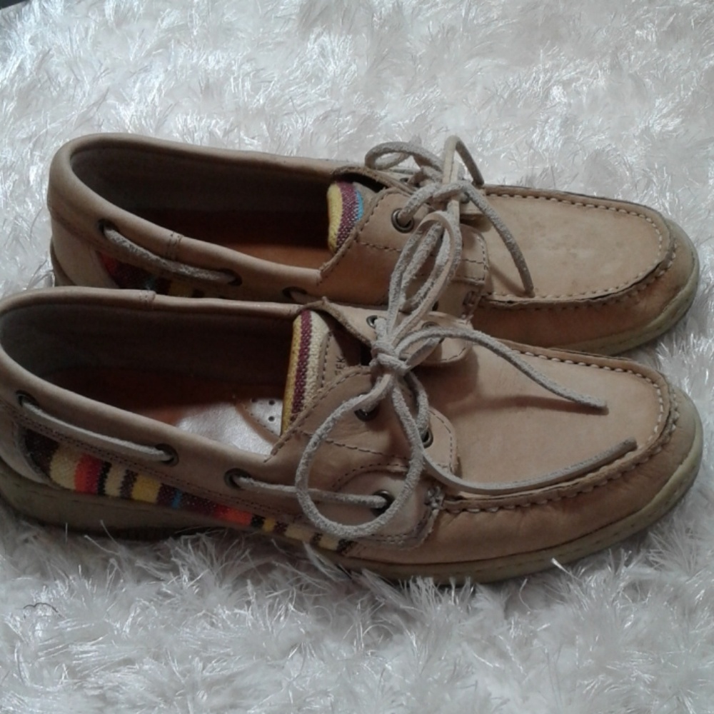 Highland Creek sz 8.5 tan with tapestry shoes
